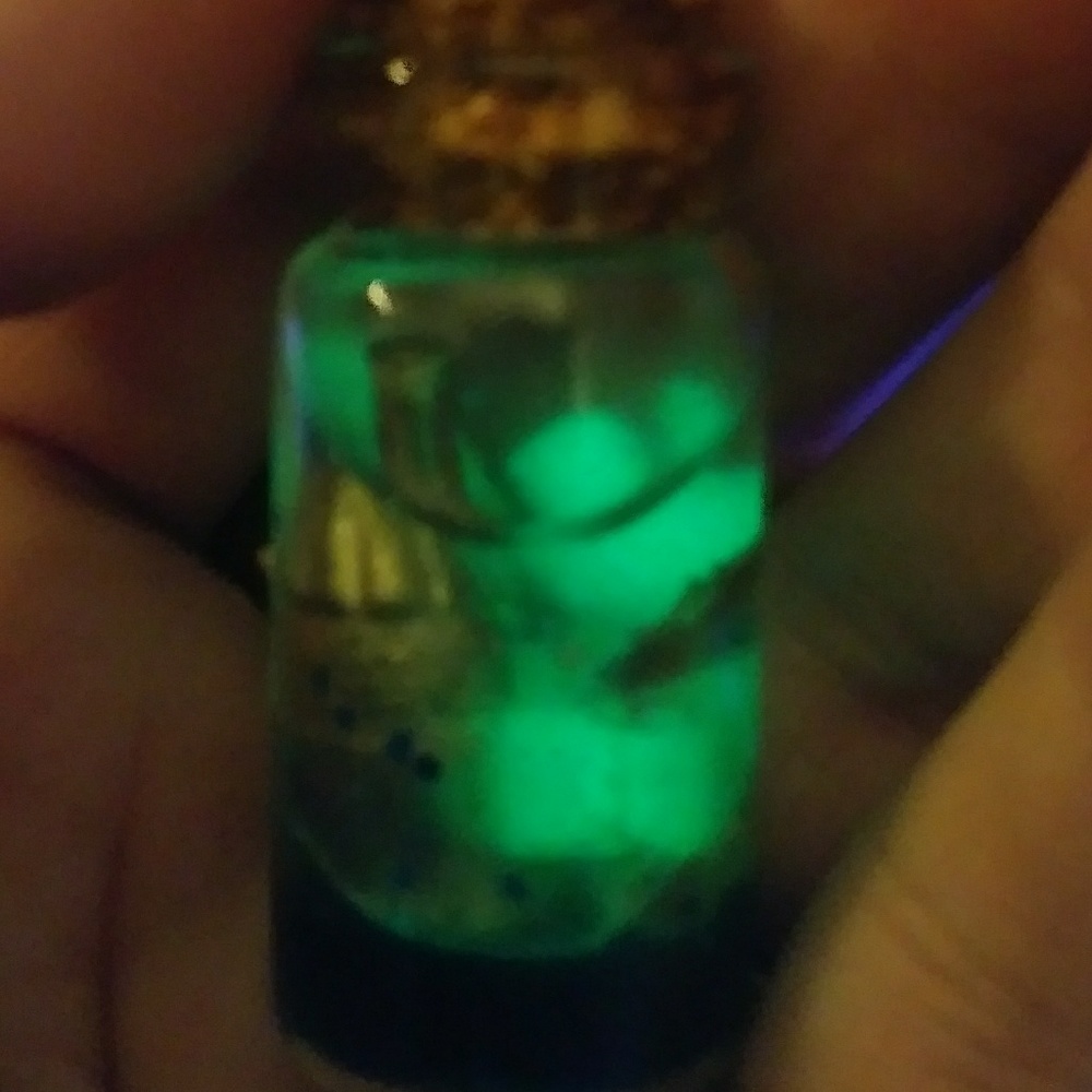 MINIATURE BOTTLE NECKLACES THAT GLOW IN THE DARK